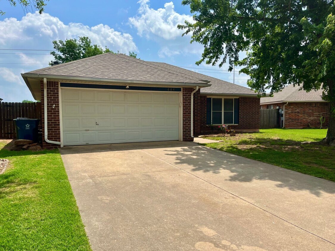 Foto principal - Spacious 3 bed 2 bath in Edmond!