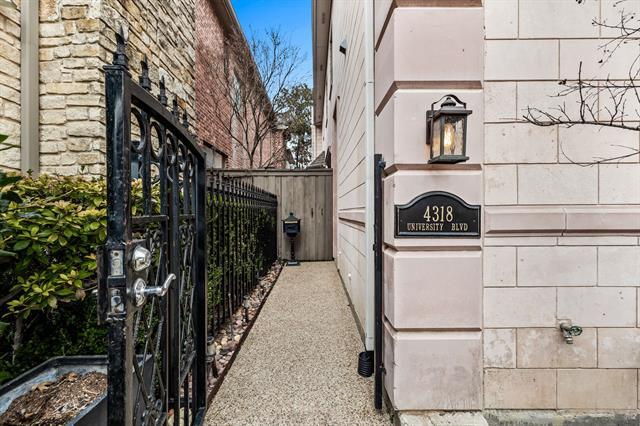 Foto del edificio - 4318 University Blvd