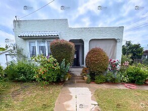Building Photo - 304 N Rios Ave