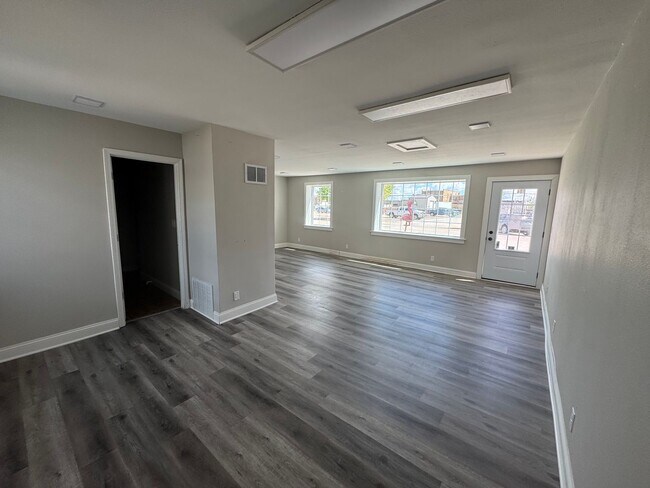 Foto del edificio - 104 1st St NE