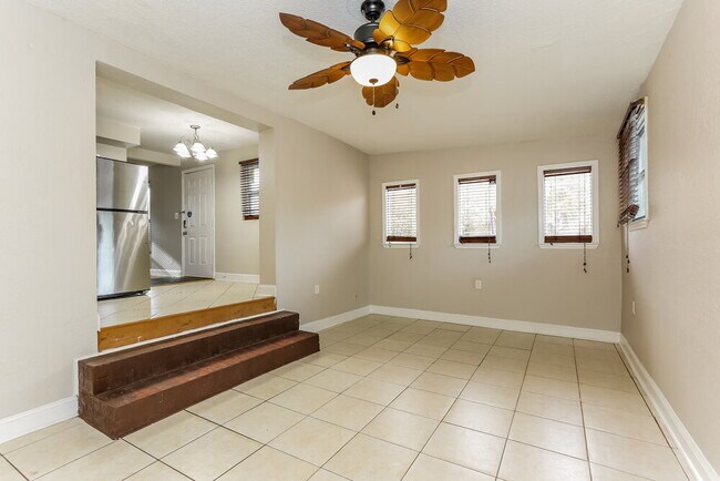 Foto del edificio - 1458 W 19th St