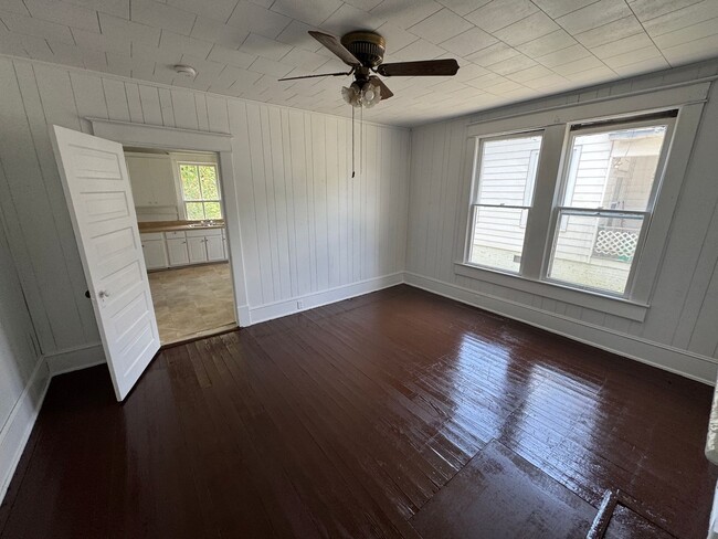 Building Photo - 809 Sunset Ave