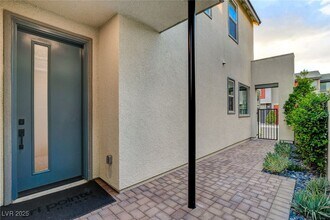 Building Photo - 3209 Vittoria Ave