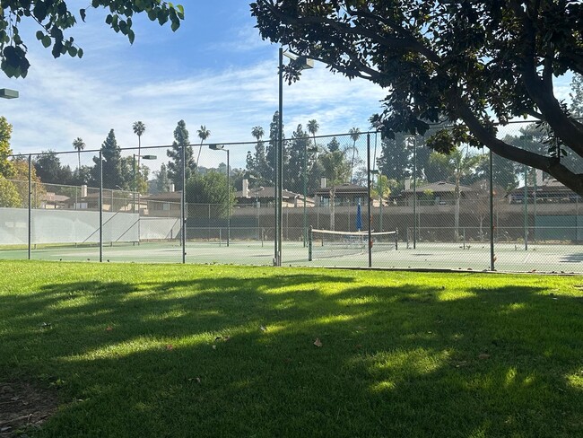 Building Photo - JUST LISTED! Single-Story Condo