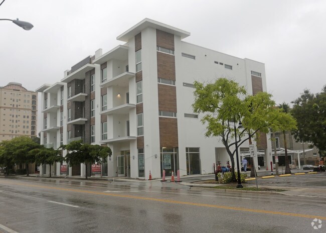 Building Photo - CONDOMINIUMS OF ORANGE CLUB