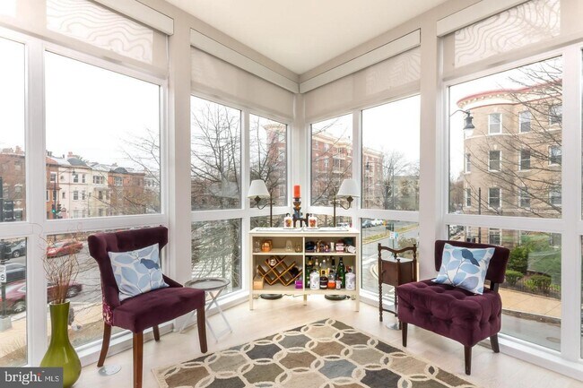 Foto del edificio - 1794 Lanier Pl NW