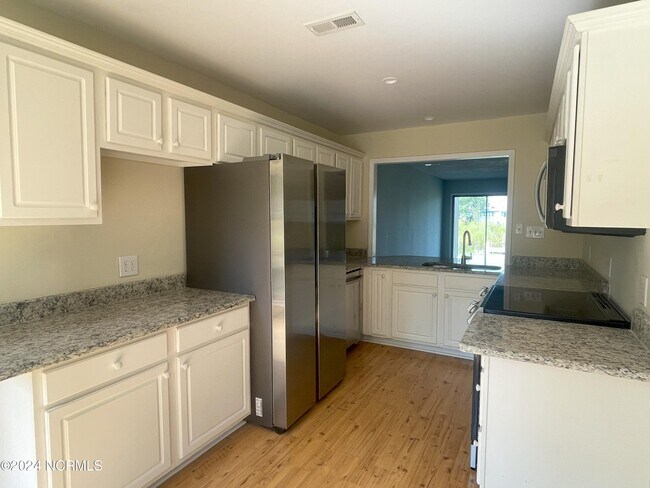 Building Photo - 120 Mallard Cove