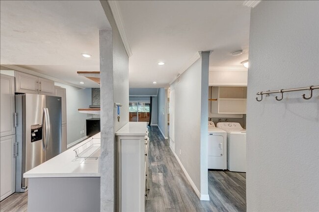 Building Photo - 7765 Saranac Pl