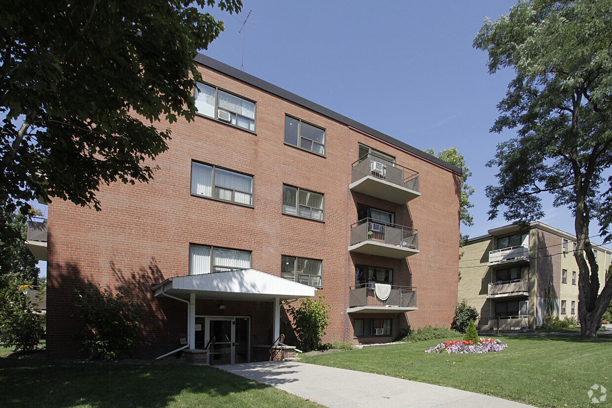 Photo du bâtiment - Elmwood Hill