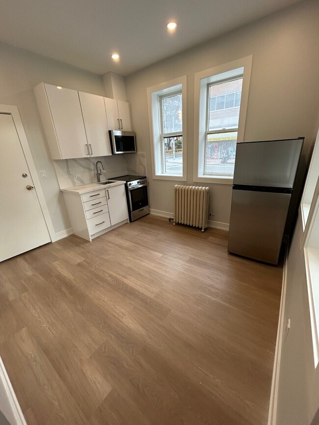 Photo du bâtiment - 592-596 Church St & 67-71 Gloucester St