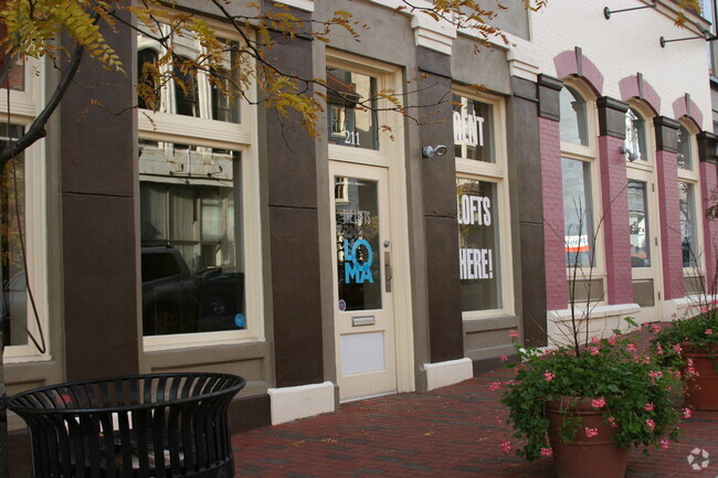 Leasing Center - The Lofts at 2nd and LOMA