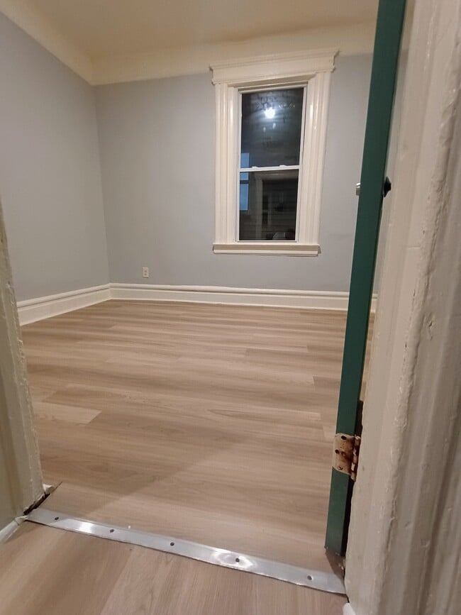 Building Photo - 27 Linden Ave