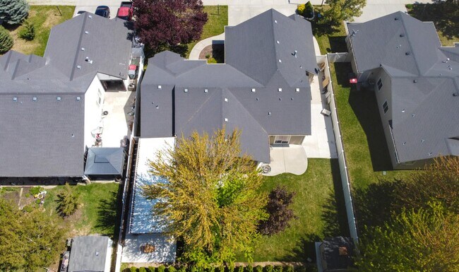 Foto del edificio - 5483 N Black Sand Ave