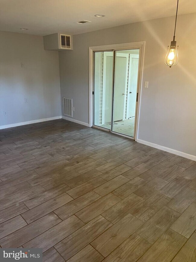 Building Photo - 2895 Madeira Ct