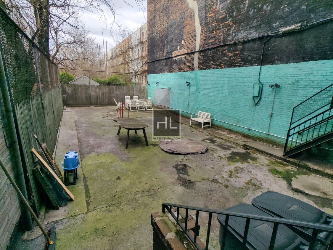 Primary Photo - KNICKERBOCKER AVENUE