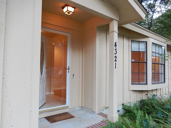 Foto del edificio - 4321 Snoopy Ln