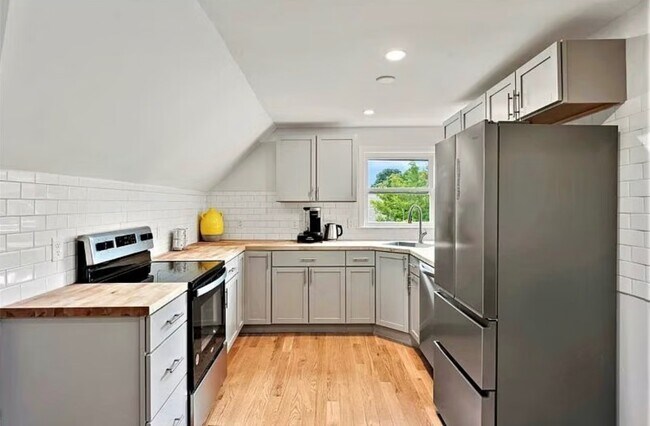 Foto del edificio - 65 Kimball Ave