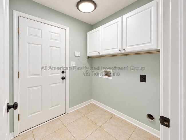 Building Photo - 561 Rough Leaf Ln