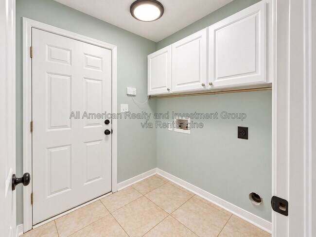 Foto del edificio - 561 Rough Leaf Ln