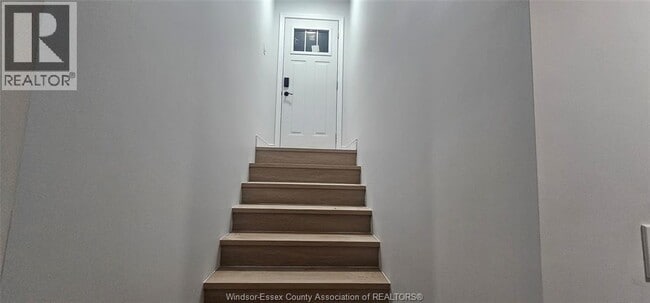 Building Photo - 536 Caron Ave