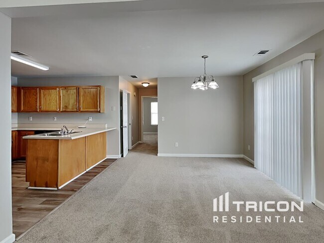 Building Photo - 305 Edge Hill Ct