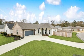 Building Photo - 9533 S Creek Dr