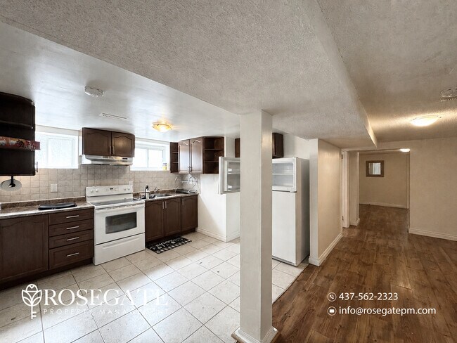 Photo du bâtiment - Spacious 3-Bedroom Basement Apartment with Parking & Locker – Brampton