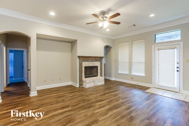 Building Photo - 1705 Colonial Dr