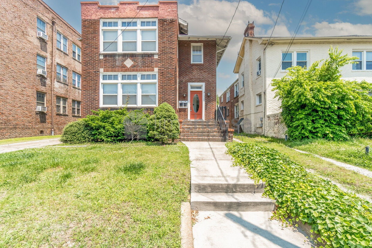 Photo - 1706 Hampton Blvd