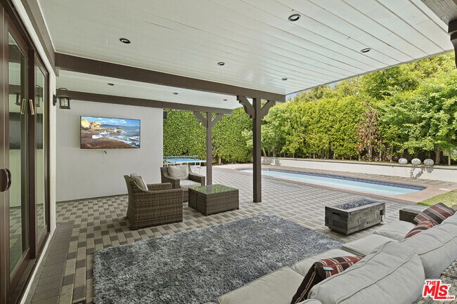Foto del edificio - 4132 Woodcliff Rd