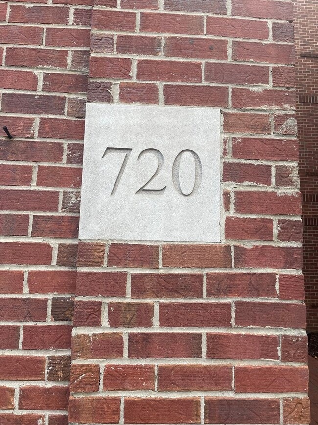 Foto del edificio - Studio w/ In-Unit Laundry near Tom Lee Park