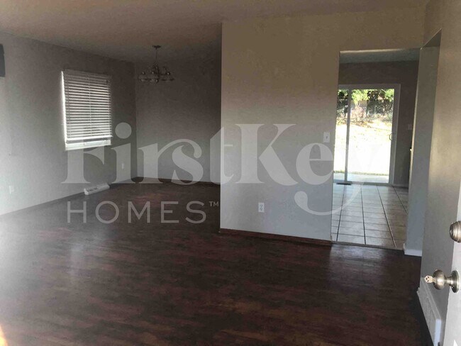 Foto del edificio - 5994 Waldway Ln