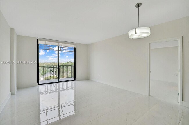 Foto del edificio - 301 Altara Ave