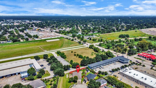 Building Photo - 10850 White Oak Point Ct