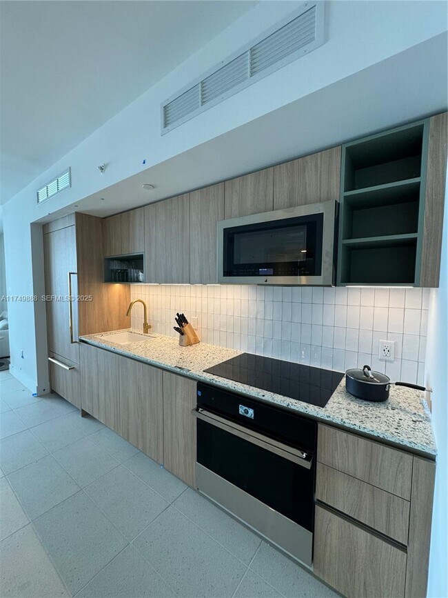 Foto del edificio - 601 NE 1st Ave