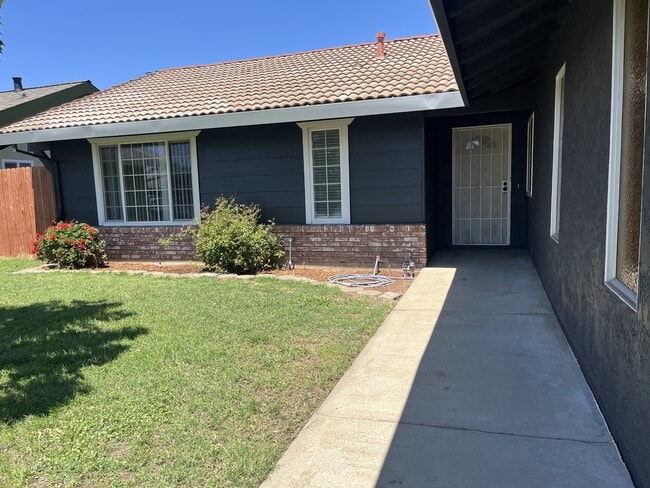 Building Photo - 1431 Mirada Cir