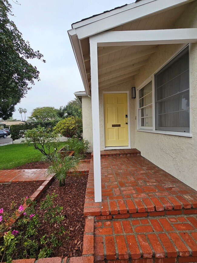 Foto del edificio - 3942 Redwood Ave