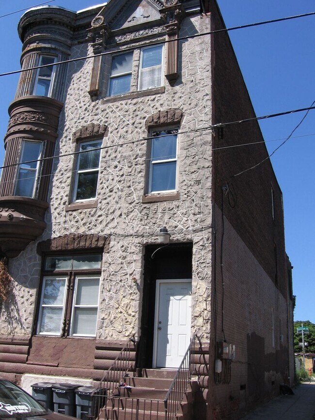 Building Photo - 3126 N 16th St