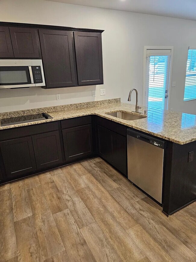 Foto del edificio - Room in House on Hibiscus Wy