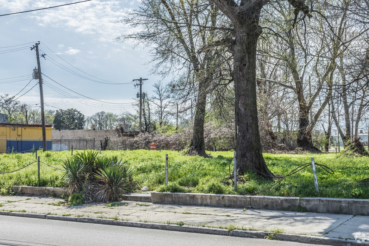 Primary Photo - 327 Pontotoc Ave