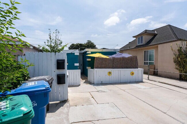 Foto del edificio - Fully Furnished Long Beach Retreat with Private Spa & Outdoor Entertaining Area