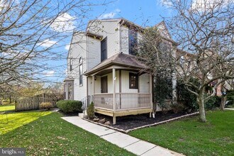 Building Photo - 44 Burgundy Dr