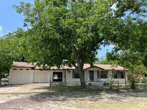 Building Photo - 899B Harper Rd