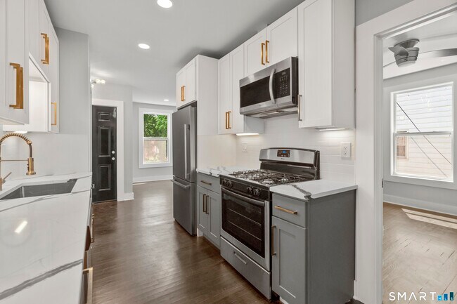 Building Photo - 492 Lombard St