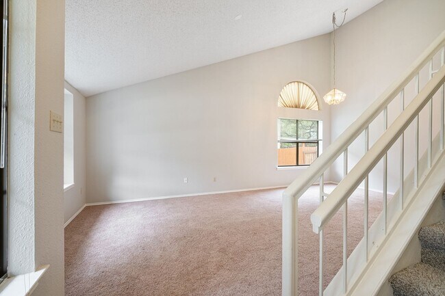 Foto del edificio - 3 Bedroom, 2.5 Bath, 2 Story Home in Milwood