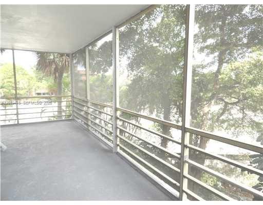 Building Photo - 443 NE 195th St