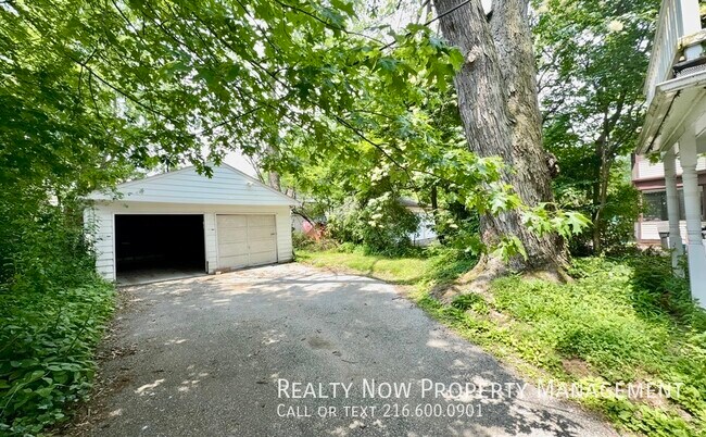 Foto del edificio - 3638 Glencairn Rd