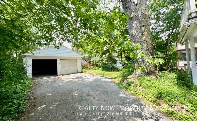 Building Photo - 3638 Glencairn Rd