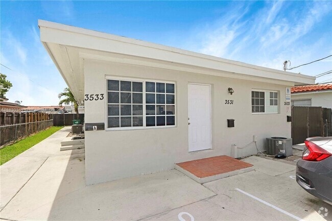 Building Photo - 3531 SW 91 Ave