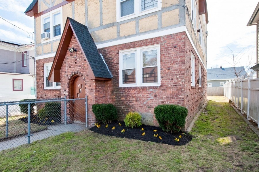 Building Photo - 92 Union Pl